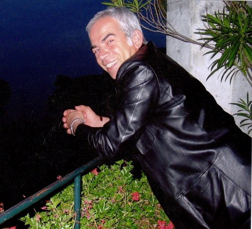 Devoted Dad, Highly Sought After Hair Color Specialist, Committed Educator & Mentor, Persuasive Entrepreneur.
http://t.co/zho0IJuCKA