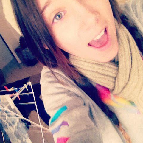 Best day when i met and spoke to my amazing inspiraton @codysimpson,✿ I'm a 13 year old singer i love to sing, check out my covers, they are linked in my tweets