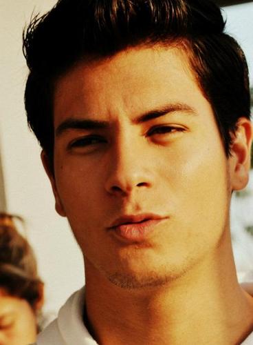 #Amar os Rebeldes é a Melhor coisa Desse Mundo,Não Vim atrás de Follows mas sim Para demonstrar meu amor.Refeito dia 13/04
