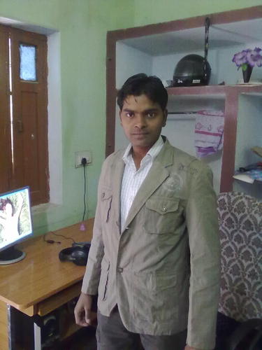 azizansari8's profile picture. 