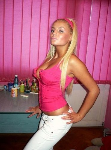 Explorer. General alcoholaholic. Hardcore zombie fan.Kisses