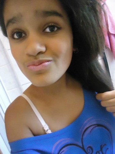 Ela é top é file,
- todo mundo ta kerendo essa mulher .
Elα tem um chαrme que não da
prα resistir ♪'
