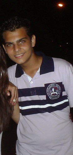 É preciso ter fé, quem sabe faz a hora, Não espera acontecer.Assim que é. ♫♪