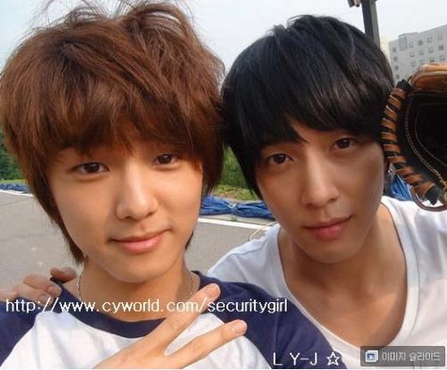 씨엔블루 열성팬임돵~~!!닉네임 여기에서도 또 이거쓰넹 ㅋㅋㅋㅋㅋ 네버엔딩씨엔블루파♥♥ㅋㅋ 씨엔블루 많이 사랑해주시고 FNC소속사 가수,연기자들도 많은 사랑해주세여♥♥