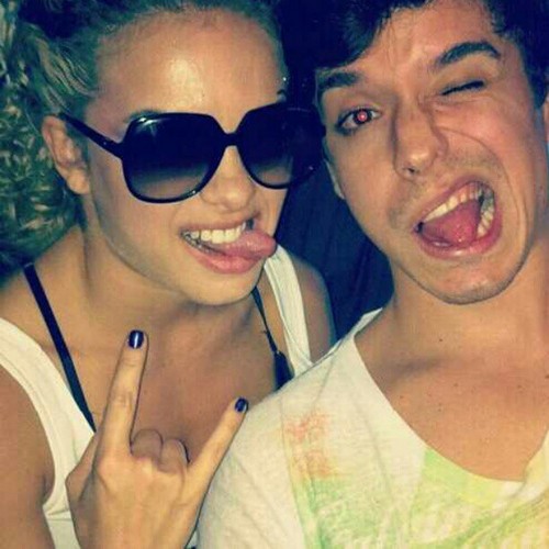 Ele trouxe o sorriso que é o melhor da minha coleção. E eu? tenho orgulho de te-lo como idolo. Eu te amo @bernardofalcone .   Since: 30-03-12.*
