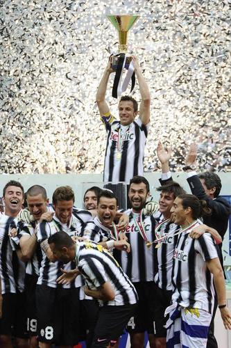 Amante del calcio della Juve e dello sport in genere, quasi laureato in Matematica