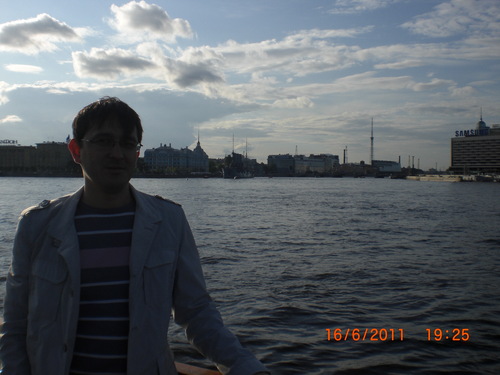 RobLatypov's profile picture. Секунда равна 9 192 631 770 периодам излучения, соответствующего переходу между двумя сверхтонкими уровнями основного состояния атома цезия-133.