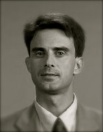 Compte parodique de Manuel Valls, homme de droite bâillonné par une rose.