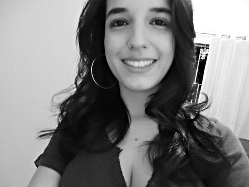 Karol Ribeiro, 18, Leão, dança, teatro, sou fã do @MaaAlvezID . Quer saber mais? só seguir :3
