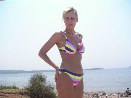 I'm Kate, love the #hotwife thing.   I'm 47 and married, but I feel like i'm 18 and single.  I like roleplay and 18+ only please