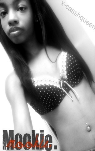 18 years younqq ,Colleqqe boundd . Ghet at me Metion me so I can Follow Back (: @MsLilTunechi_xD #TEAMFOLLOWBACK (: WASSS HANNiiN
