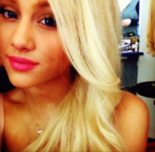 CountryGirlJo23's profile picture. hi.