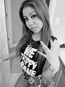 Itty Bitty, Tiny & Petite. Thug Livin. Fuck putas, Get pesos.