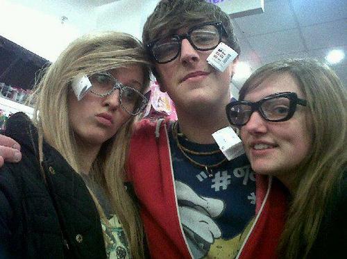 ImatureIdol's profile picture. I can sing, i can cook. I'll stop there before you fall in love with me ;)