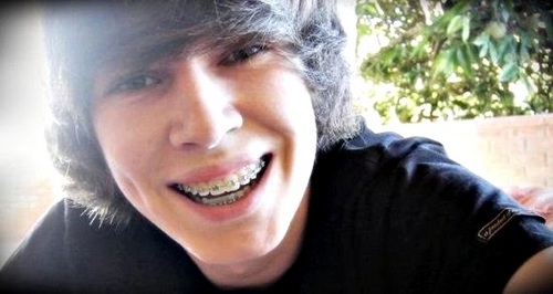 Namorado da @LissaBonfim, Anjo da @_SusanColin , 18 anos, flamenguista e etc..