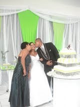 Sou casada, adoro uma farra, sou bonita sou gostosa, e amo minha familia.