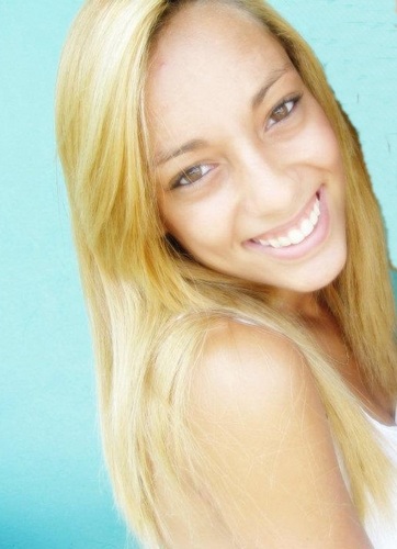 　　　　　 - Superar é preciso. Seguir em frente é essencial. Olhar pra trás é perda de tempo. Passado se fosse bom era presente.!