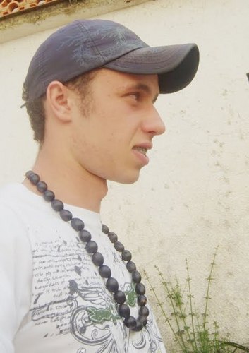 Sou melhor do que as pessoas pensam e pior do que elas imaginam ! Colorado de sangue . Sigo de volta (Y)