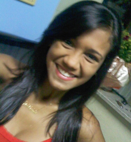 to me afastando de tudo que me atrasa, me engana, me segura e me retém. Fui ser feliz, e não volto ! :*