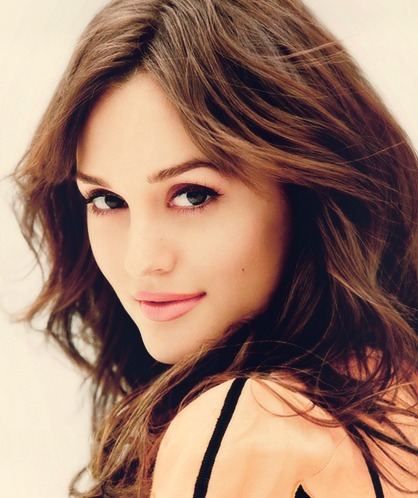 I am daughter of Mikael and Esther, younger sister of Elijah, Finn, Niklaus and Sarina, Kol's twin sister and older sister to Rebekah [RP/#HOD]