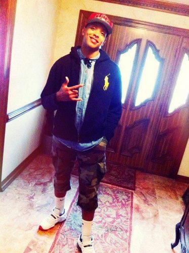 $kyhigh , go follow my girl @PutItIN_ASHtray. #BallIsLife #K.I.L #CopTeam #TeamUs #FoamGang #$kyHigh #LeBron