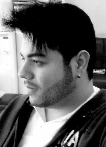 Hairstylist, lives and works in SP