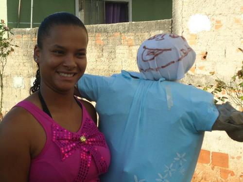 O amor verdadeiro é aquele que fica
e não passa. É aquele que queremos
q morra e não consegimos matá-lo e,
quando pensamos estar morto, nos vouta a lembrança