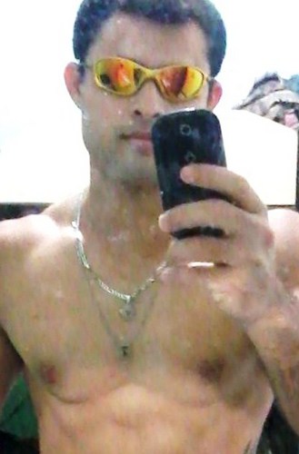 Nunca deixe que lhe digam que não vale a pena
acreditar nos sonhos que se têem
ou que os seus planos nunca vão dar certo
ou que você nunca vais ser alguém...