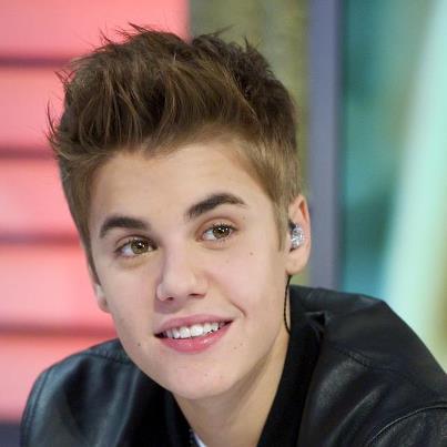 hola soy de Colombiana  soy belieber me encanta justin el es mi único ídolo por sus excelentes canciones y sus vídeos te amo justin :)