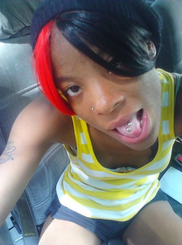 SINGLE GOTA CAR,JOB,NO KIDS...21;)