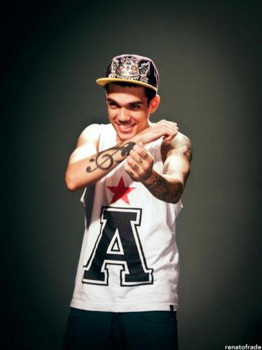 Familia Pollo cola junto segue eu sigo de volta, taaaamo junto @pollooficial ! segue aqui e no outro twitter @cleeicleei - segue novo twitter @FCPOLLOCPS