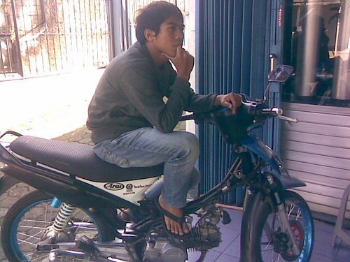 penyesalaan itu slalu datang di akhir waktu..
tak akan ku ulang lagi.