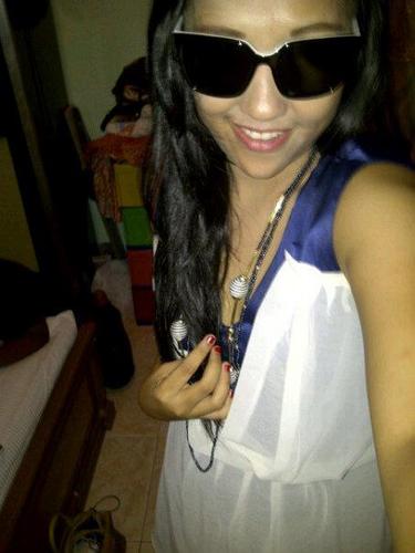 Kadang kita tak butuh nasihat... Kadang yang dibutuhkan cuma didengarkan, kesendirian dan, musik ! ƪ(˘ _˘ )ʃ