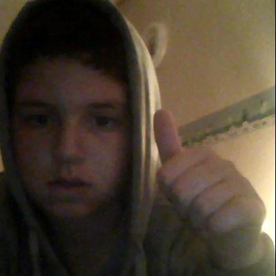Hay'' Ajoute moi sur Facebook : ThomasTiller Titoo , Bisoux !