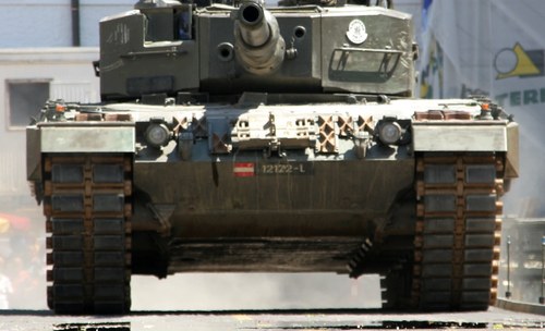 Krauss-Maffei Wegmann - Panzerverkauf und stolz drauf! (Satire; Impressum: https://t.co/LxAsdS4S1t)