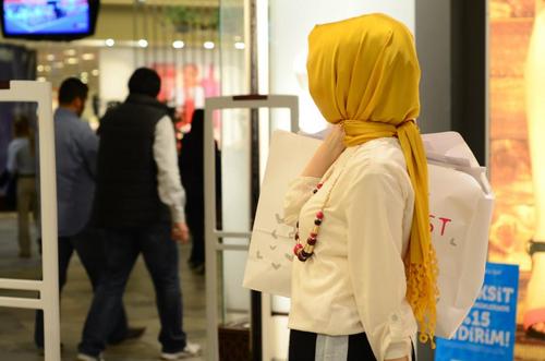 mhbbet_aksoy's profile picture. Anlamışım ki dünya âlem perdesinde ben de gelip geçici, ben de bir gölgeymişim. Asıldan nasibim var ama şimdilik suretmişim.