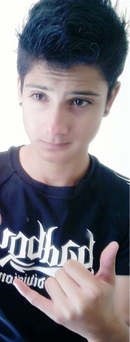 15 anos / Escape the Fake ♥ / Virgiano / Baterista / cigarretes / alcool / capuccino / não acredito em amor / ator ♥