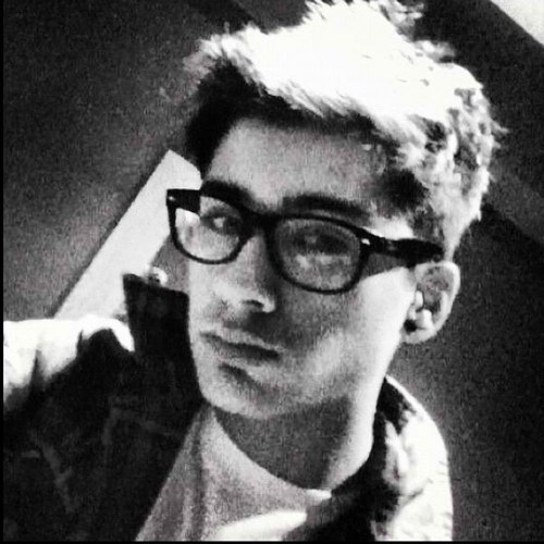 xZavnMalik's profile picture. enjoying the rollercoaster that is fake life. :) xx
