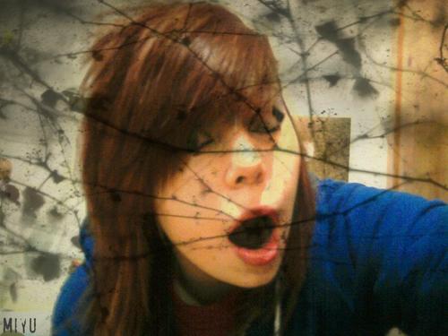 Heem 15 years old... I love Singing! I love Cherri Bomb, Lostprophets, BVB, Yashin, Vampires Everywhere & all the company :P  #FrenchBombSquad :)