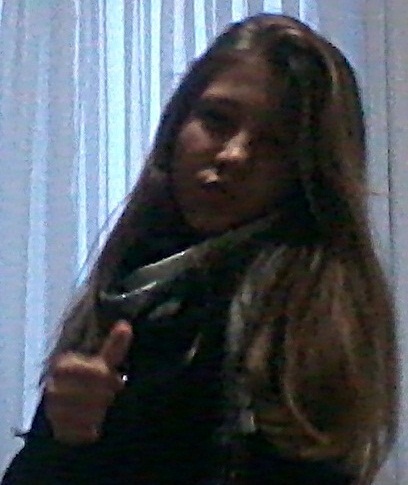 Dramática, irritante, carente, louca,  desligada, chata e muito ciumenta. Prazer ;)