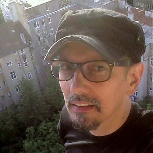 Fun lovin graphic/web/multimedia designer/editor/developer and publisher. Founder of Global Studio. Love hi-tech gadgets. Writer/editor/reviewer...