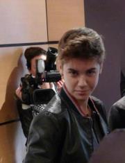 Sou uma mesnina,o justin me seduz e ele é só das braziliebers
~joga o cabelo~ 1287327 bjs
since: 05/03/12