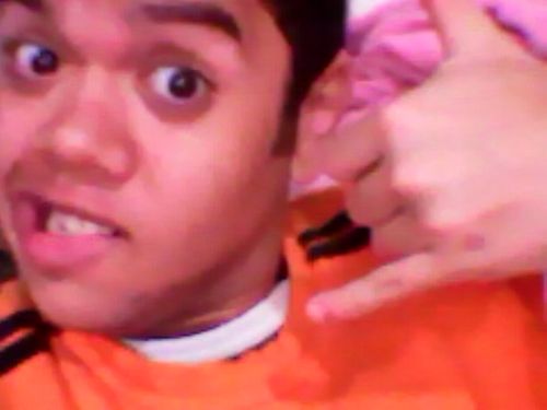 Eai sou Pedro tenho 19 anos amo familia,jesus,Palmeiras,amigos[a].Curso no senac,e enem,espanhol,Academia,Cristão e rock in rool e rap metal.pedro.phs@live.com