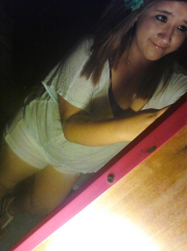 im Amanda , tweeet /	 folllow me & ' ill do the same . :)