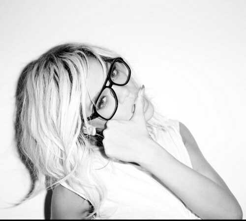 I like listening to music and travel:) Follow me:)Follow back:D I love #HIMYM @ActuallyNPH and @rihanna ♥♥♥ Only the student :) TWEET ME ! :')