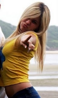 Segura, se prepara Vou provocar Se controla e repara Eu rebolar, Sim eu sou funkeira e foda-se pelo menos voce não tem meu corpo ne bb?