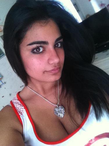 ♥I like to listen to music and shopping♥