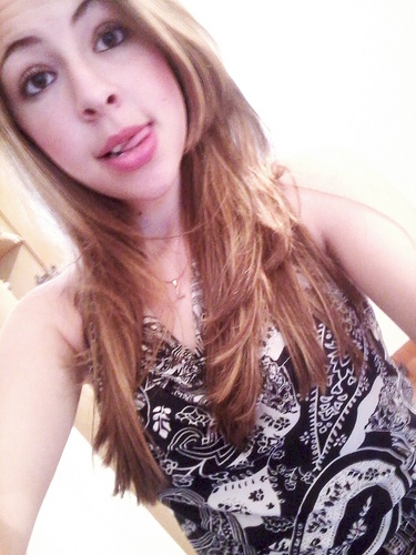 14 ANOS, geminiana, familia, amigos, vodka e chocolate :) http://t.co/WN8qorjW, e https://t.co/AIgQxUZ6