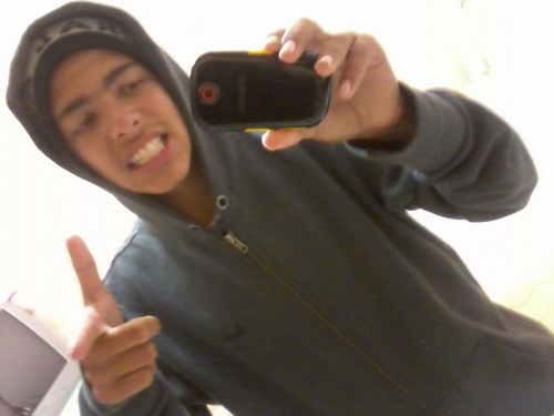 Igor Oliveira , 15 anos solteiro 
Facebook: http://t.co/ZQs0B0LFeu