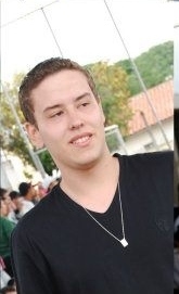 18 anos, 1.70 de altura , Loiro e Humilde U_U #FOLLOW